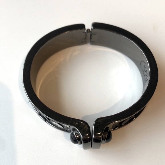 Black and silver slim cuff bracelet - Picture 4 of 7
